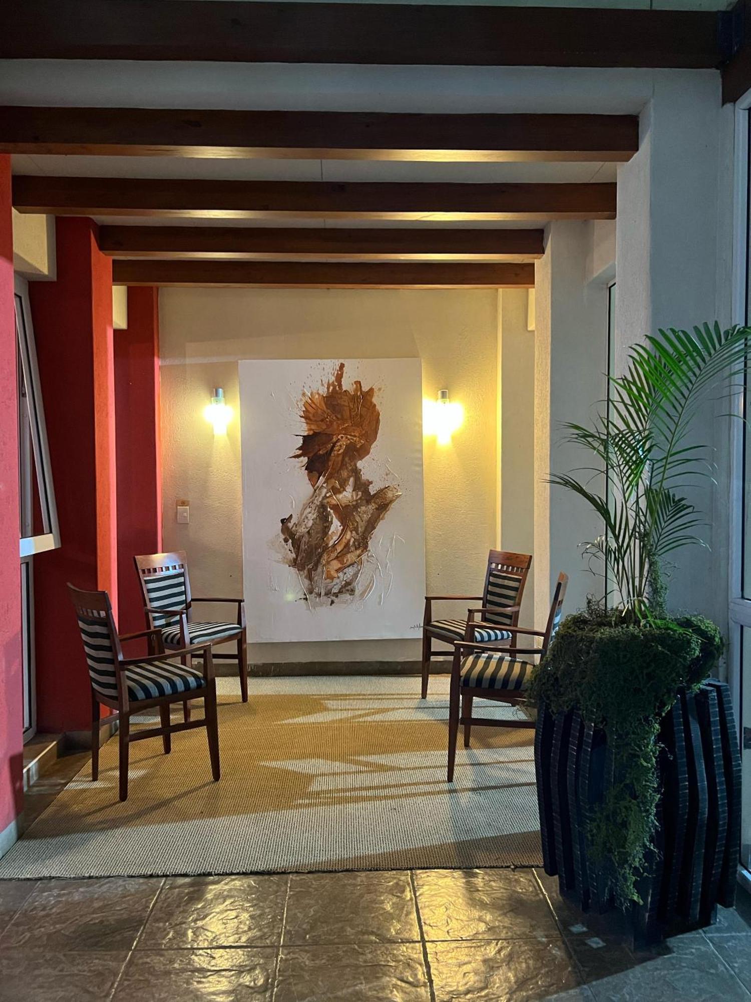 Howard Johnson Inn Rosario De La Frontera Esterno foto