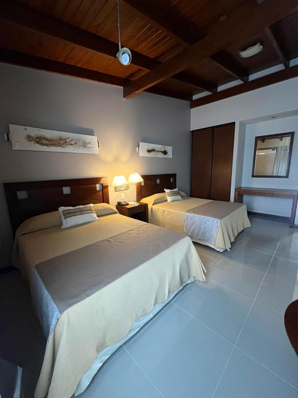 Howard Johnson Inn Rosario De La Frontera Esterno foto